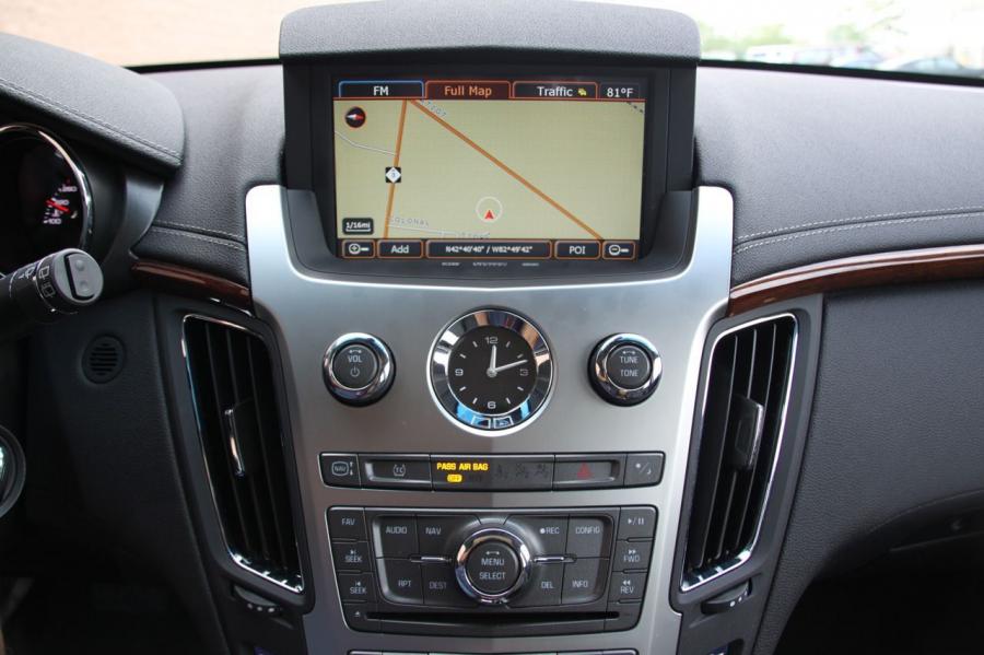 Cadillac CTS Sport Wagon 2010 года  (фото 22 из 53)